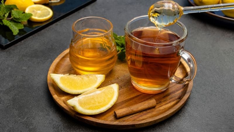 5-thoi-diem-vang-de-uong-mat-ong-ban-nen-ghi-nho-202303071624133768