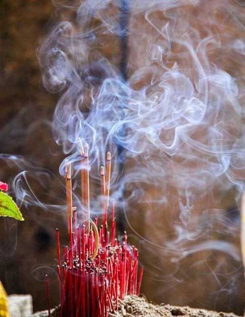 Bát hương vững vàng, gia đạo yên ổn