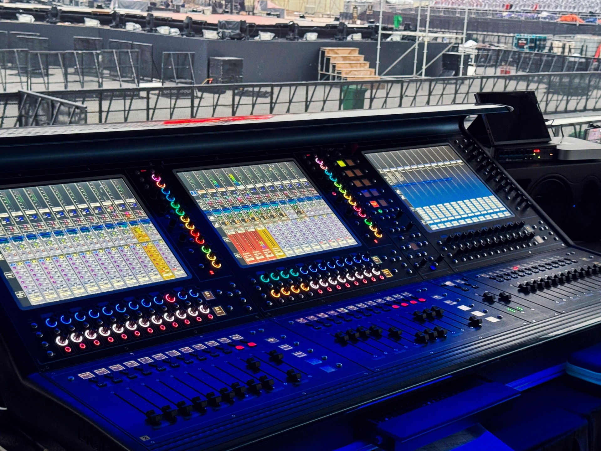 Dàn thiết bị âm thanh, ánh sáng tiên tiến, hiện đại bậc nhất thế giới