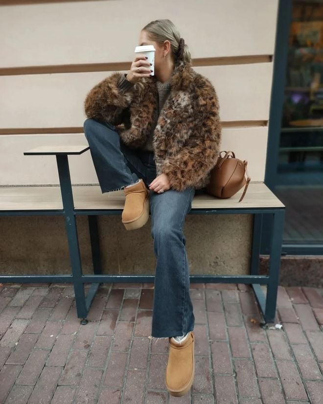 Đế dày khoảng 3–5 cm vừa đủ để tăng chiều cao tự nhiên mà không làm đôi giày trở nên quá khổng lồ.