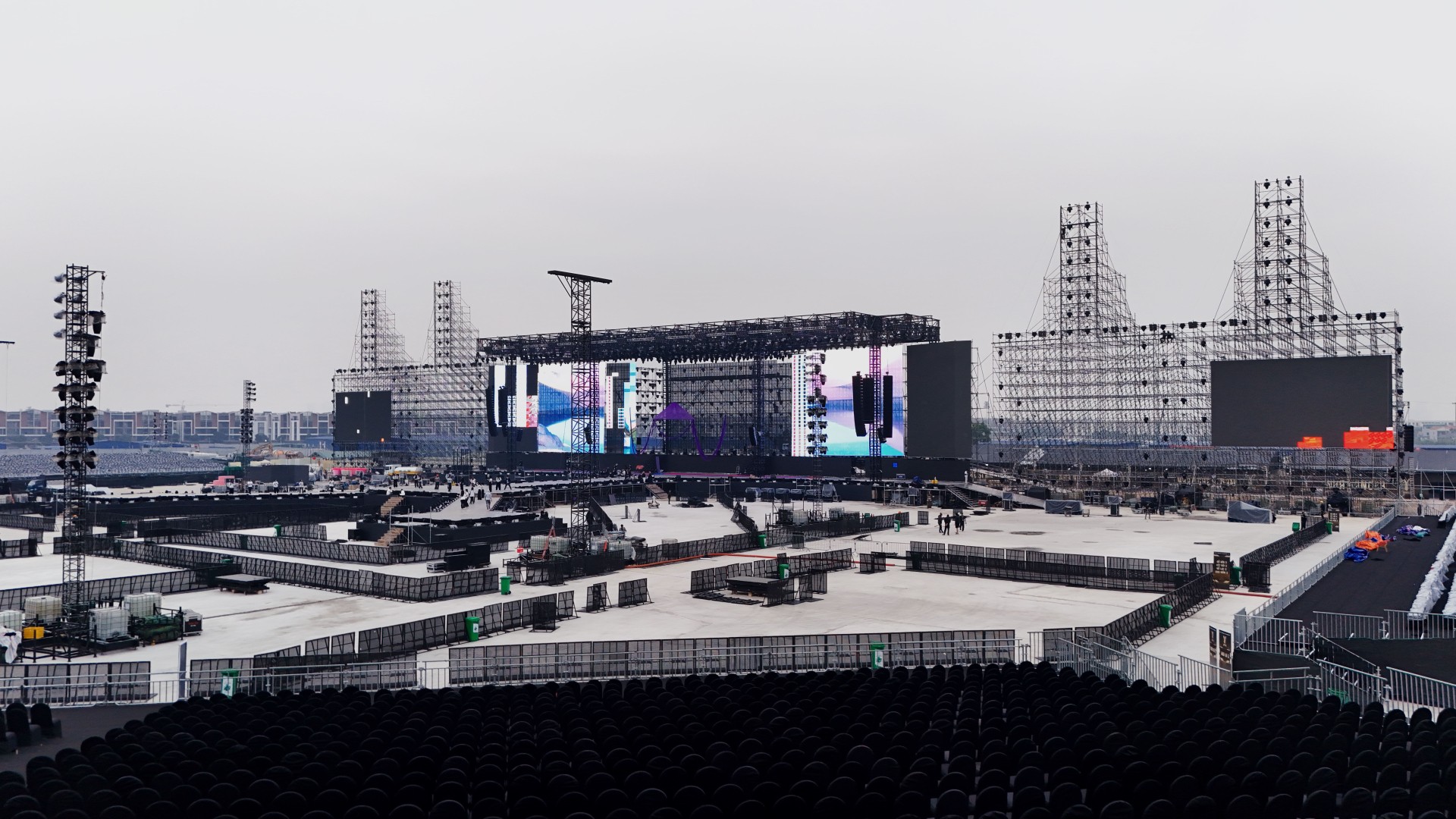 Hệ thống Led lớn nhất Việt Nam với tổng diện tích hơn 2100m2 (1)