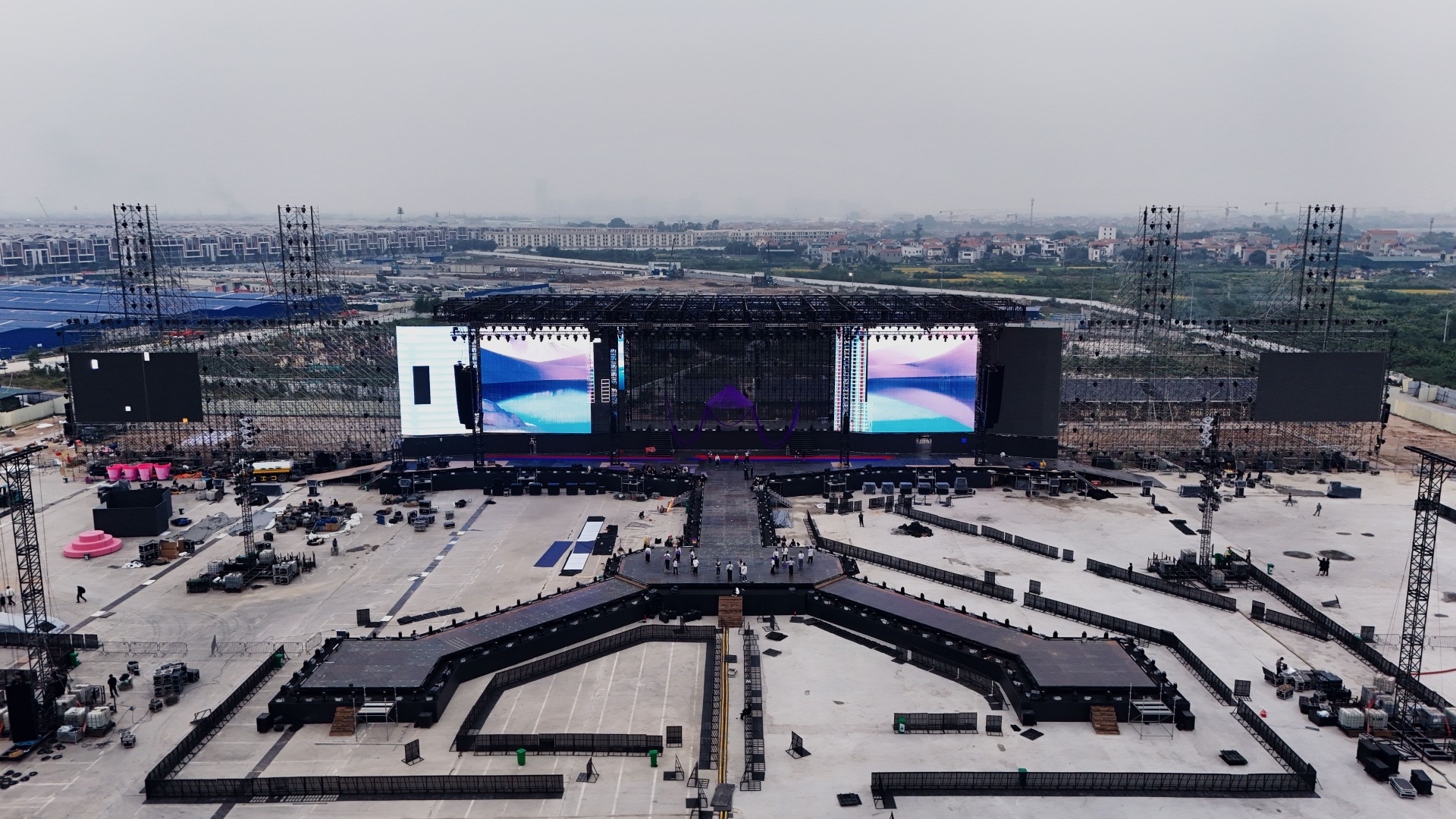 Khuôn viên Y Concert đang từng bước hoàn thiện (1)