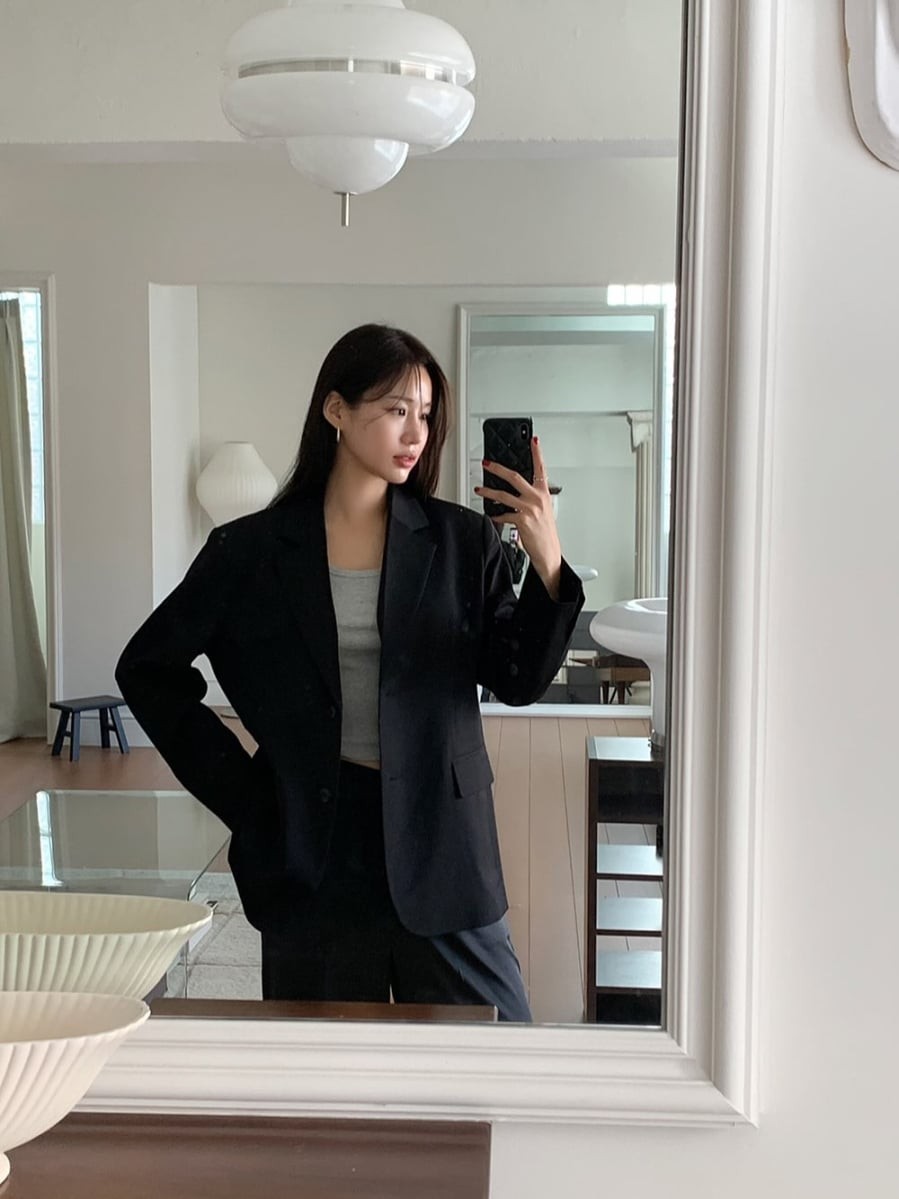  Những tông như đen, be, nâu hay xám luôn mang lại cảm giác chuyên nghiệp nhưng vẫn thời thượng. 