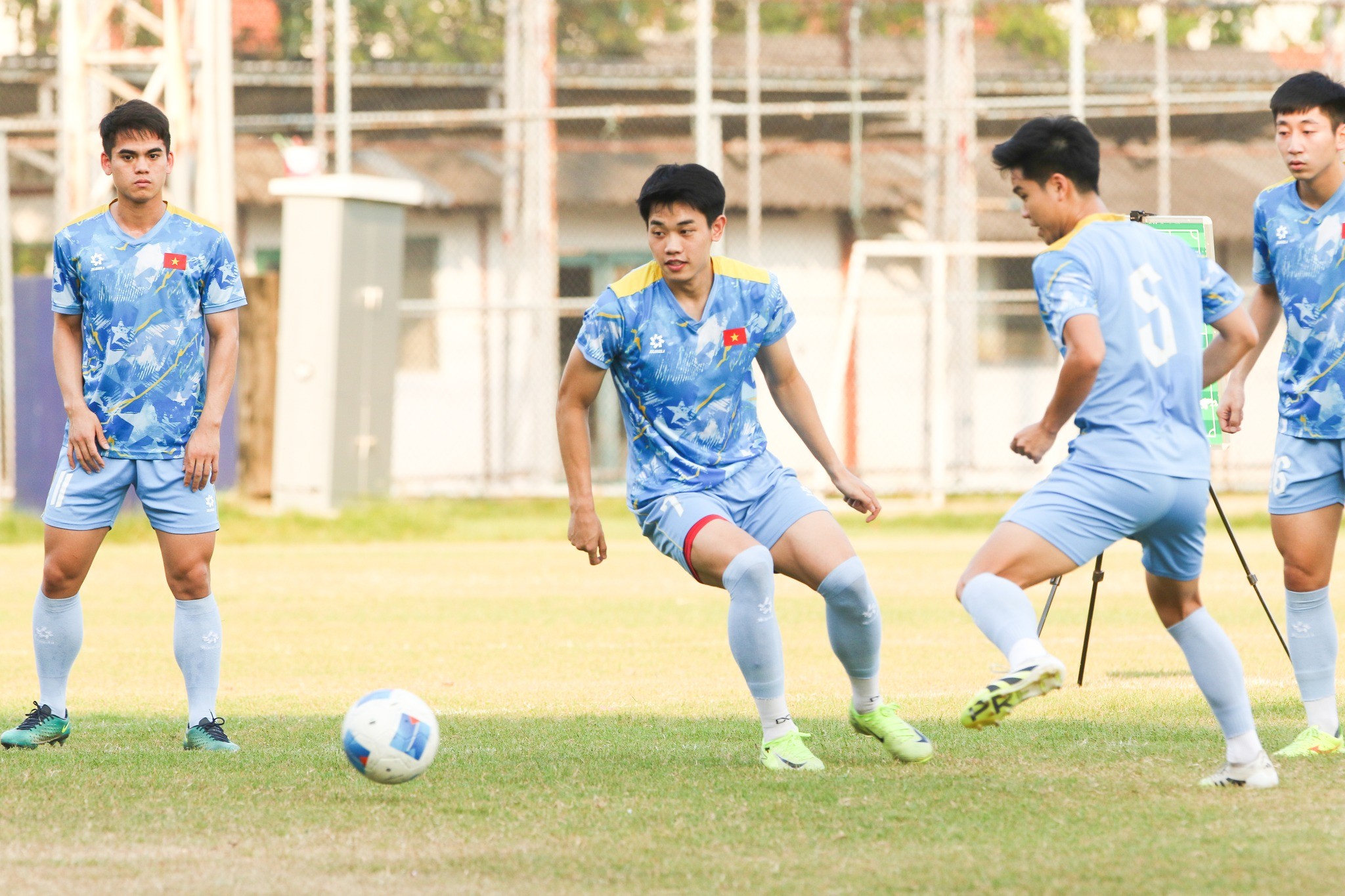 Nguyễn Đình Bắc và Khuất Văn Khang là những niềm hy vọng trên mặt trận tấn công của U22 Việt Nam. Ảnh: VFF.