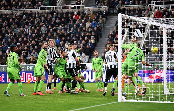 Newcastle United thắng kịch tính Fulham.