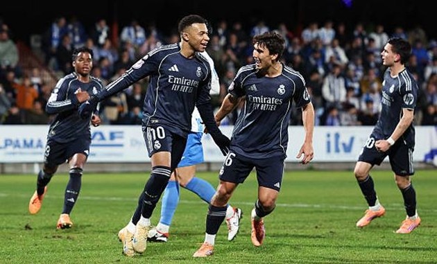 Real Madrid thắng nhọc nhằn Talavera ở Copa del Rey.