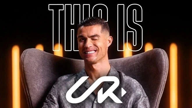 Ronaldo đã làm bùng nổ mạng xã hội khi mở kênh Youtube.