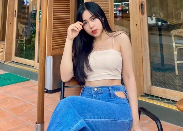 Hot girl Lào Maysaa bị vạ lây trên mạng xã hội vì quyết định sai lầm của trợ lý trọng tài đồng hương.