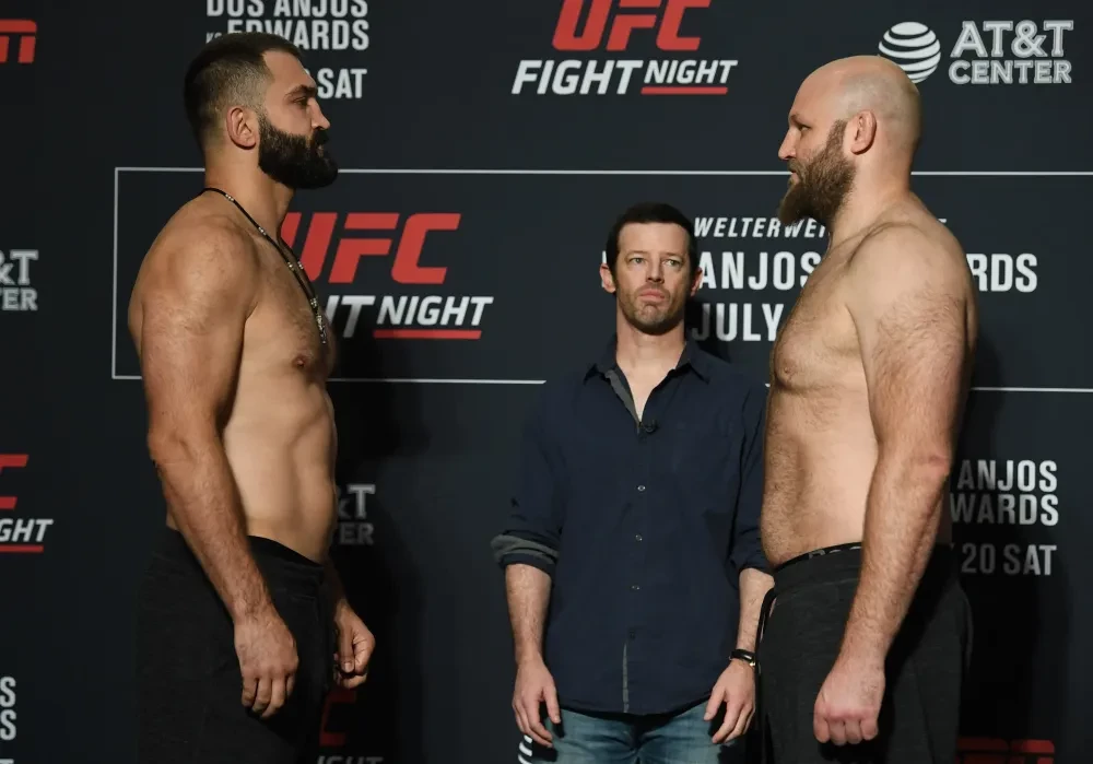 Ben Rothwell thời còn thi đấu tại UFC.