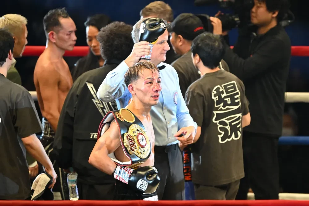 Seiya Tsutsumi và Nonito Donaire trong trận đấu tại Tokyo.