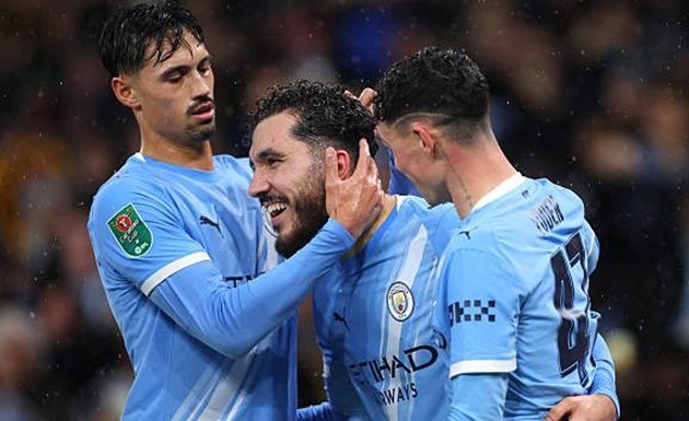 Manchester City sẽ phải tìm cách xoay tua đội hình.