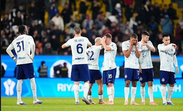 Inter Milan dừng bước ở bán kết Siêu cúp Ý.