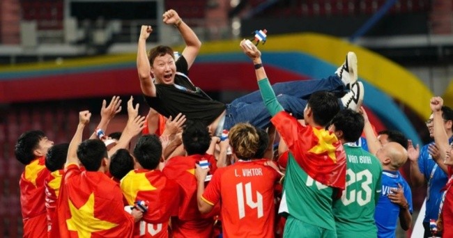 HLV Kim Sang-sik giúp U22 Việt Nam vô địch SEA Games 33.