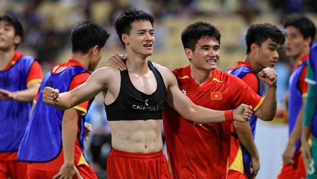 Thanh Nhàn xé lưới U22 Thái Lan.