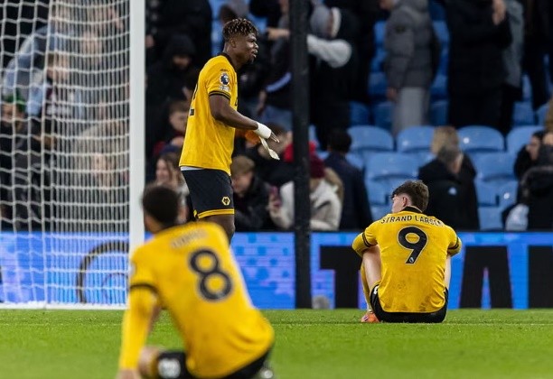 Họ đang xếp chót bảng xếp hạng với 14 thất bại sau 16 trận.