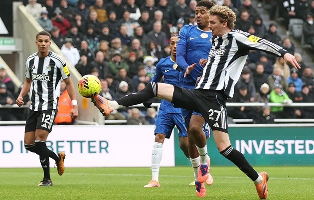 Woltemade lập cú đúp, nhưng anh đáng lẽ đã kết liễu Chelsea trong hiệp 1