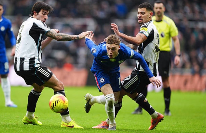 Cole Palmer hoàn toàn bế tắc trước hàng phòng ngự Newcastle.