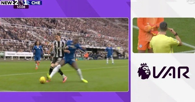 Newcastle được cho mất oan penalty.