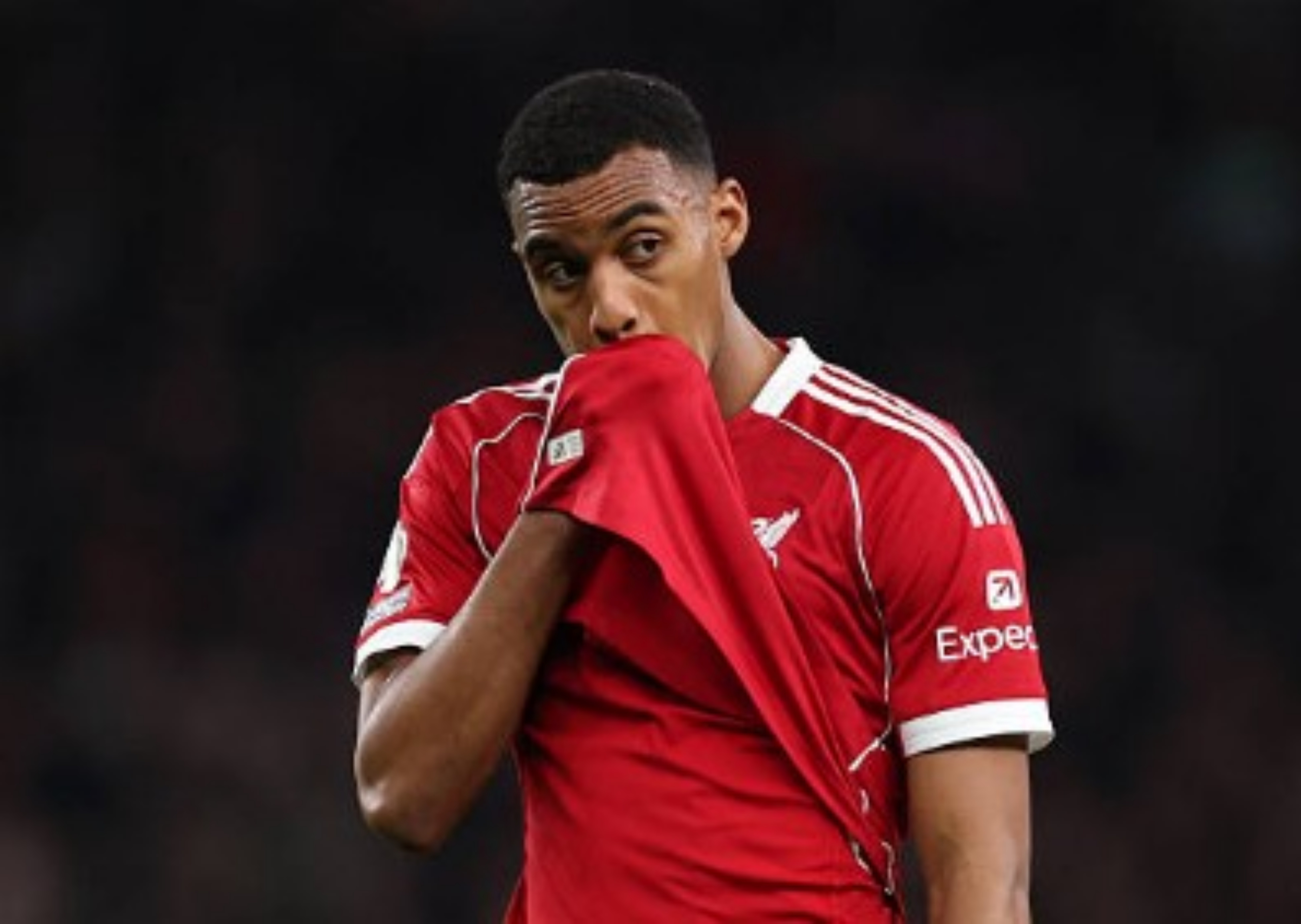 Ryan Gravenberch - 6.9 điểm. Tiền vệ người Hà Lan hoạt động rộng, thu hồi bóng hiệu quả. Chơi năng nổ nhưng đôi lúc mất tập trung khi đối phương phản công.