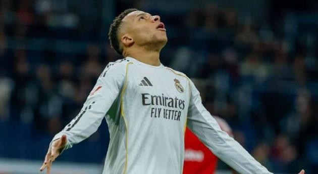 Mbappe cân bằng kỷ lục ghi bàn trong 1 năm dương lịch của Ronaldo.