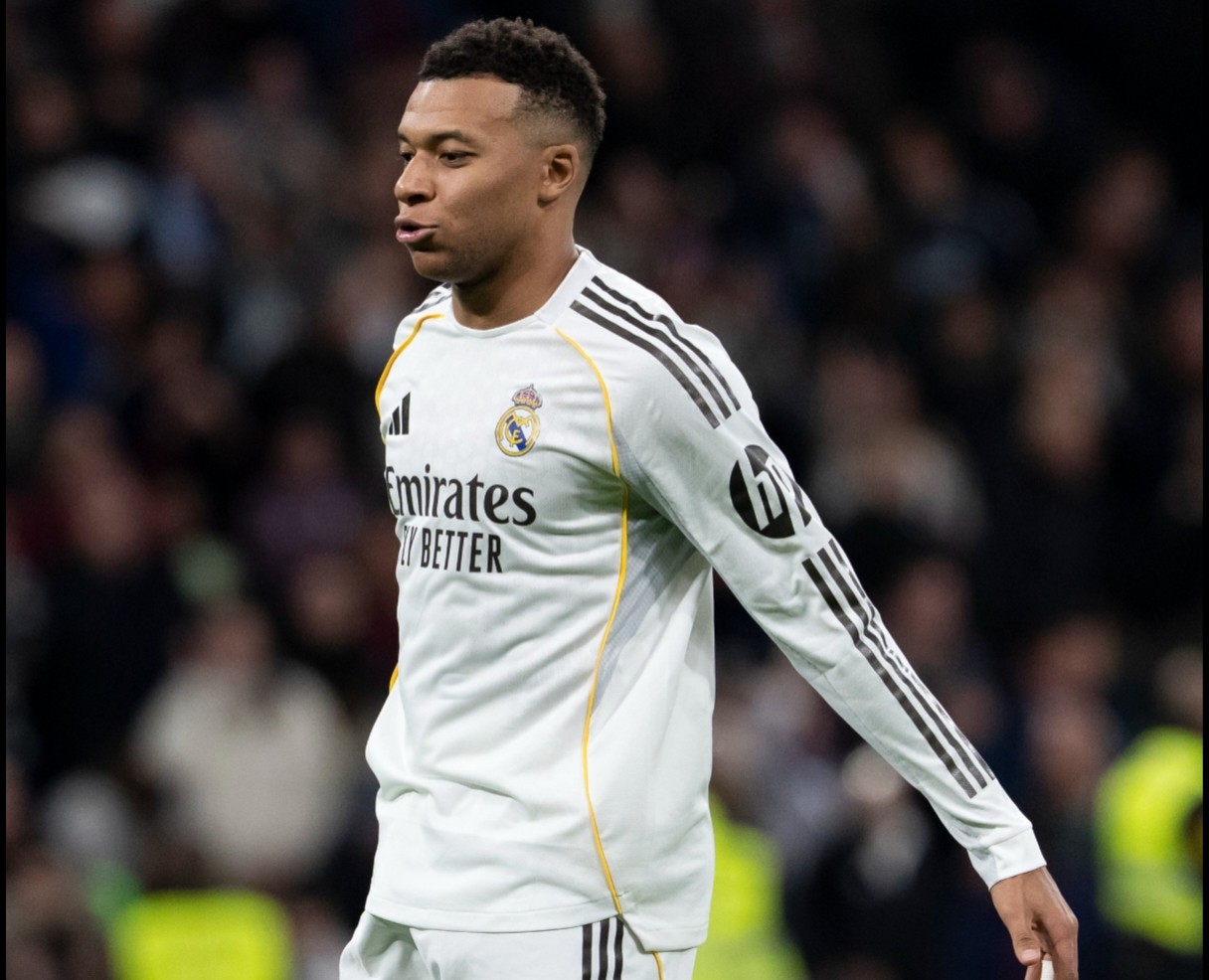 Mbappe ăn mừng theo phong cách của Ronaldo. 