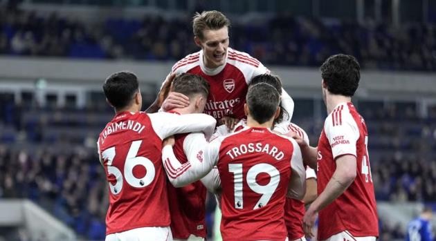 Arsenal giành chiến thắng tối quan trọng trước Everton.
