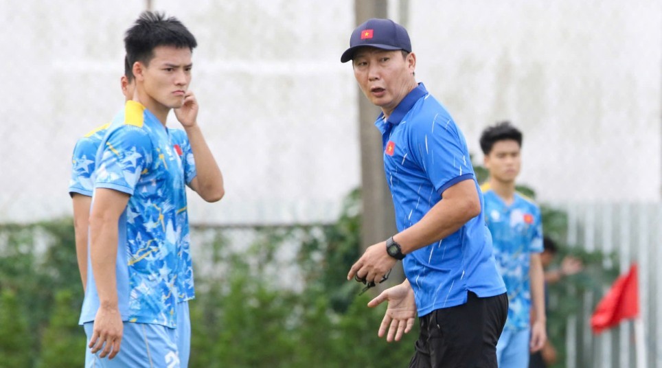 VFF chưa tính chuyện lập tức gia hạn hợp đồng với HLV Kim Sang-sik. Ảnh: VFF.