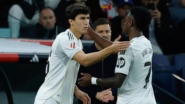 Sân Bernabeu la ó Vinicius Junior