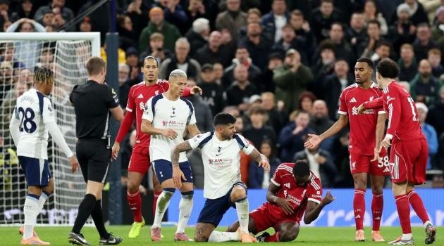 Cristian Romero bị chỉ trích nặng nề với hành vi thiếu kiểm soát.