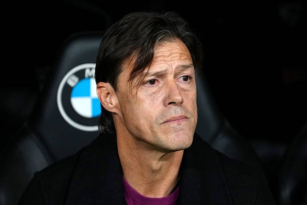 HLV Matias Almeyda bức xúc với trọng tài.