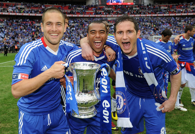 Joe Cole, Ashley Cole và Frank Lampard đăng quang FA Cúp cùng Chelsea năm 2010.