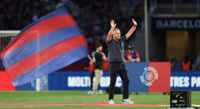 HLV Hansi Flick cùng Barcelona chạm trán Villarreal.