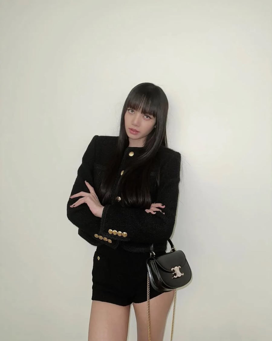 Đây là lựa chọn phù hợp cho những dịp cần sự chỉn chu nhưng vẫn muốn giữ dấu ấn cá nhân.