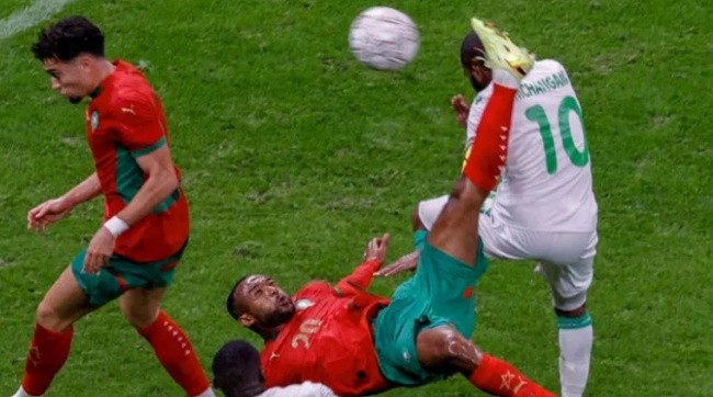  El Kaabi ghi bàn đẳng cấp.