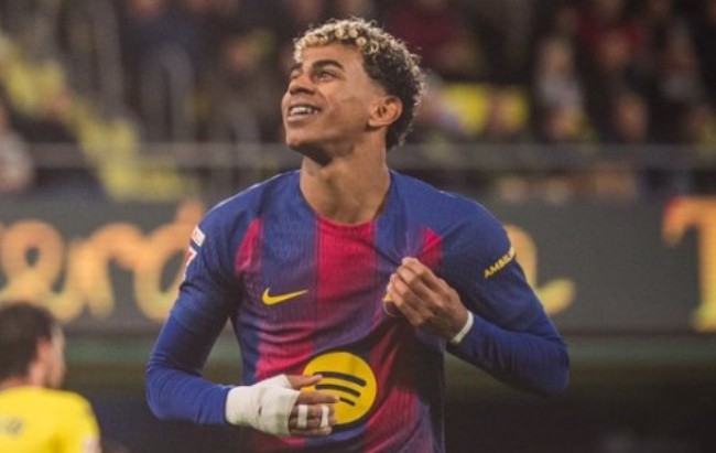 Yamal ghi bàn cho Barca.