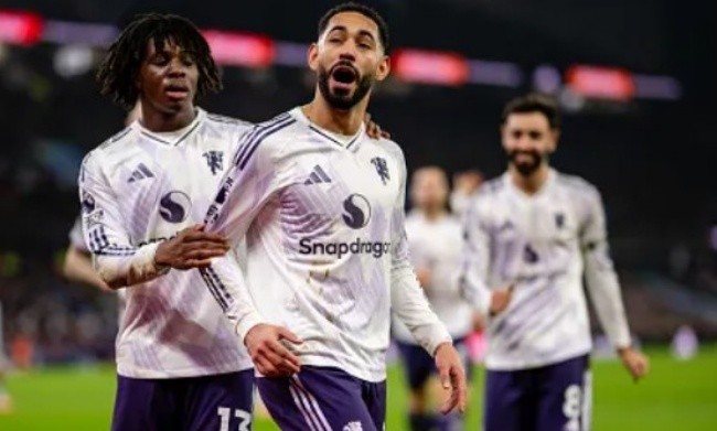 Cunha ghi bàn cho MU.