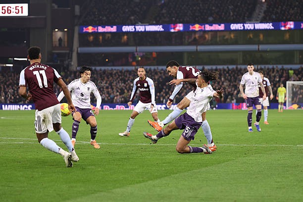 Man Utd chơi không tệ trước Aston Villa. 