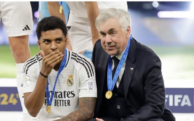 Rodrygo và HLV Ancelotti.