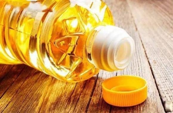 Hiện nay, hầu hết siêu thị đều bán dầu tinh luyện đóng gói riêng với thời hạn sử dụng khoảng 18 tháng. 