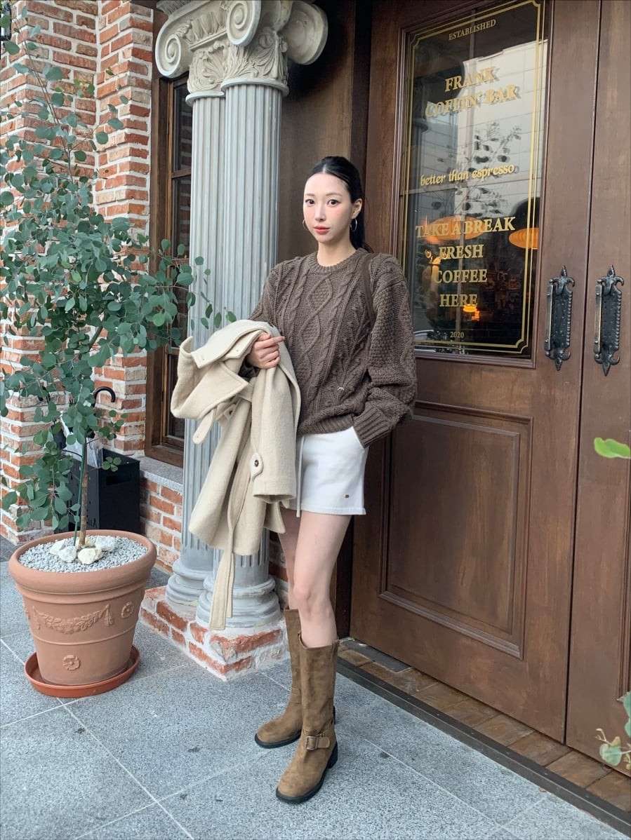  Gam màu này giúp ánh nhìn tập trung vào trung tâm cơ thể, từ đó làm phần thân trên trông gọn gàng và cân đối.