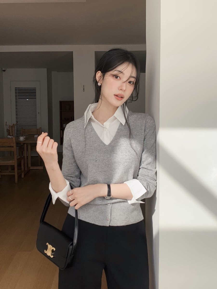  Chỉ với một chiếc áo len mỏng, bạn có thể tạo ra vô số outfit: diện một mình cho vẻ ngoài gọn gàng, phối cùng jeans để năng động hơn, hoặc kết hợp với chân váy suông để tăng sự nữ tính.