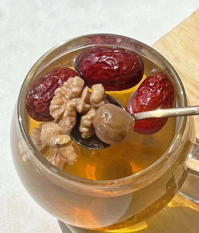 Giữa những ngày đông hanh khô, một ấm trà ấm có thể mang lại cảm giác dễ chịu kéo dài