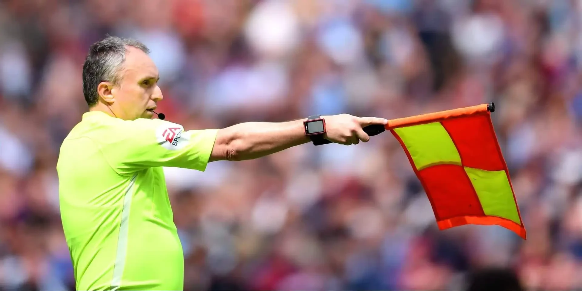 Darren Cann là trọng tài giàu kinh nghiệm nhất trong lịch sử Ngoại hạng Anh.