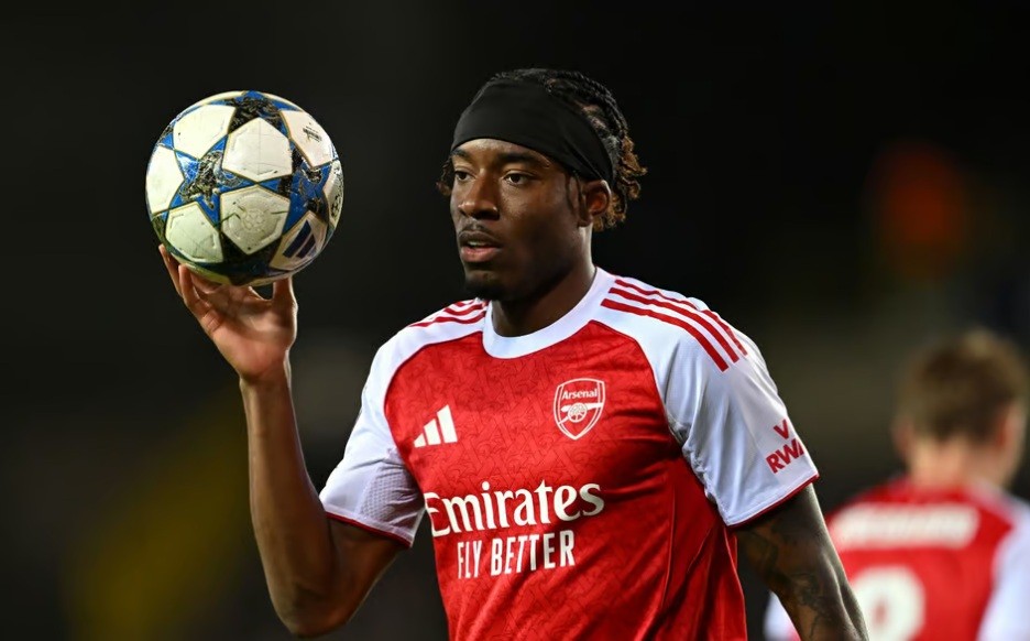 Madueke gặp khó vì phải cạnh tranh với Saka.