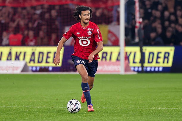 Xét về kinh nghiệm thi đấu, Bouaddi không thua kém nhiều so với Baleba.