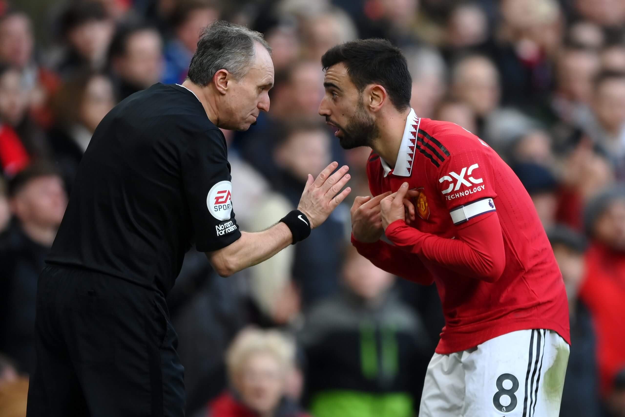 Công việc của trọng tài biên đòi hỏi sự nhảy cảm và chính xác