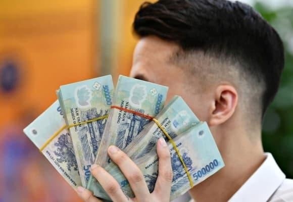 Hiện nay, theo Nghị định 74/2024/NĐ-CP, lương tối thiểu vùng đang dao động từ 3,45 triệu đồng/tháng ở vùng IV đến 4,96 triệu đồng/tháng ở vùng I. 