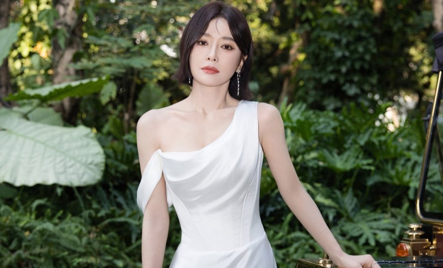 Trong hành trình duy trì hình thể, Tần Lam không lựa chọn các bài tập cường độ cao mà ưu tiên những hình thức vận động vừa phải, phù hợp với thể trạng