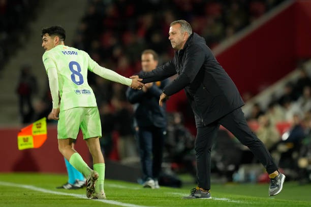 Pedri dành nhiều lời khen cho HLV Hansi Flick.