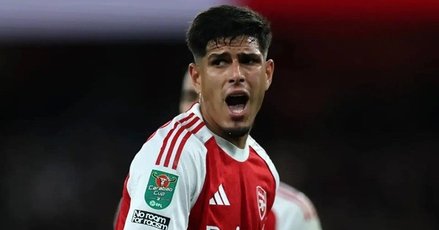  Hincapie đã dính chấn thương.